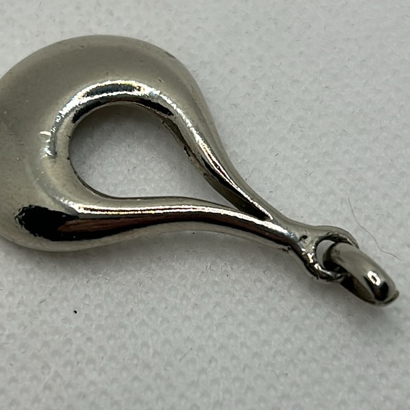 P and M Paris- Vintage Costume Jewelry Pendant - Picture 5 of 10